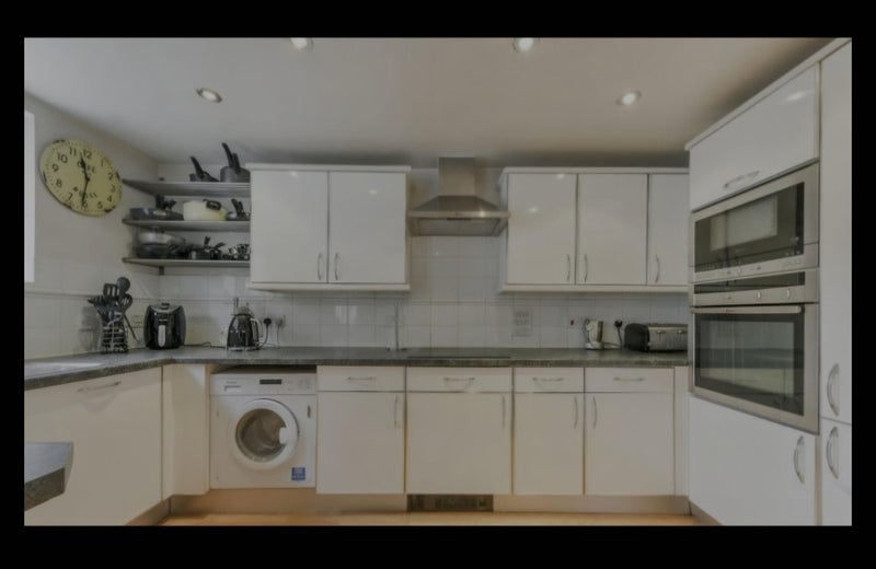 Flat Bridges Court in Greater London