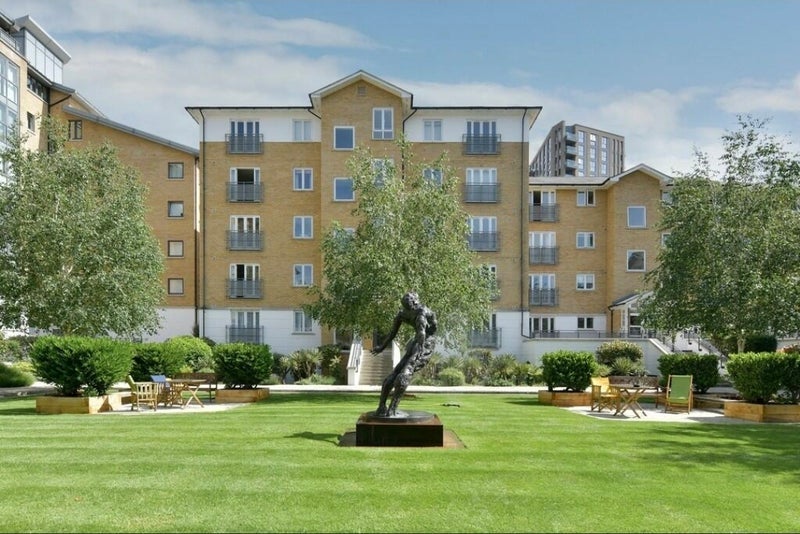 Flat Bridges Court in Greater London