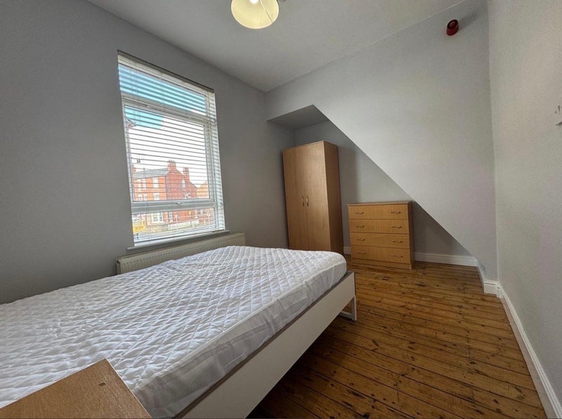 Room Ladysmith Street in Nottingham