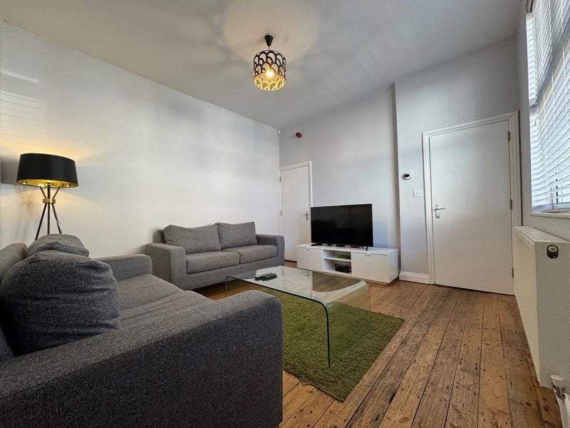 Room Ladysmith Street in Nottingham