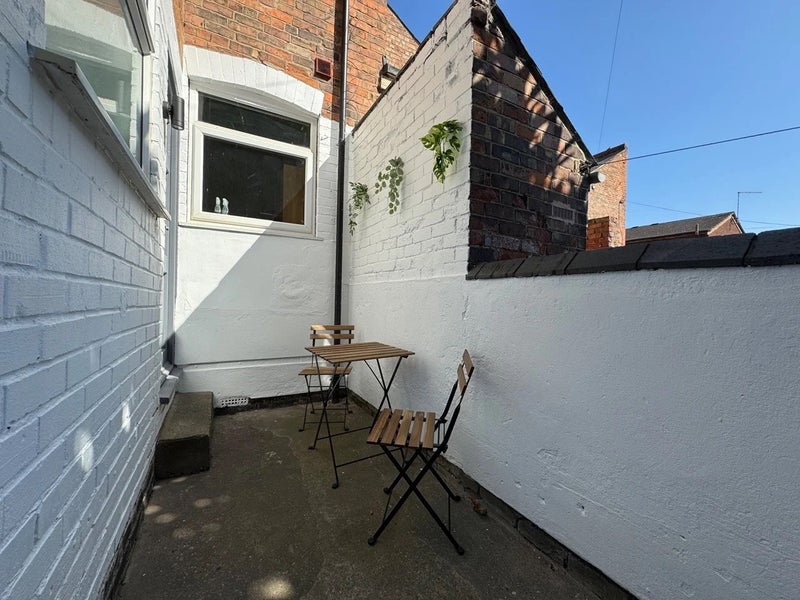 Room Ladysmith Street in Nottingham