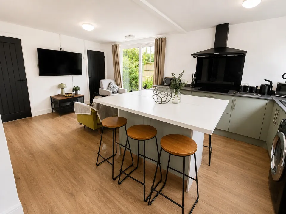 Room Whinmoor Crescent in Leeds