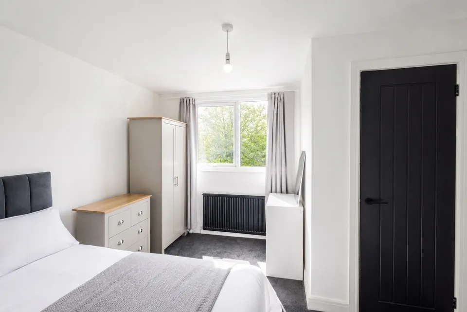 Room Whinmoor Crescent in Leeds