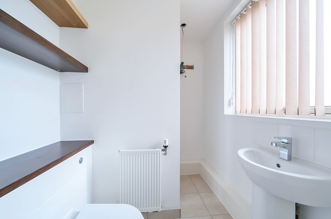 Flat Heybourne Crescent in Greater London