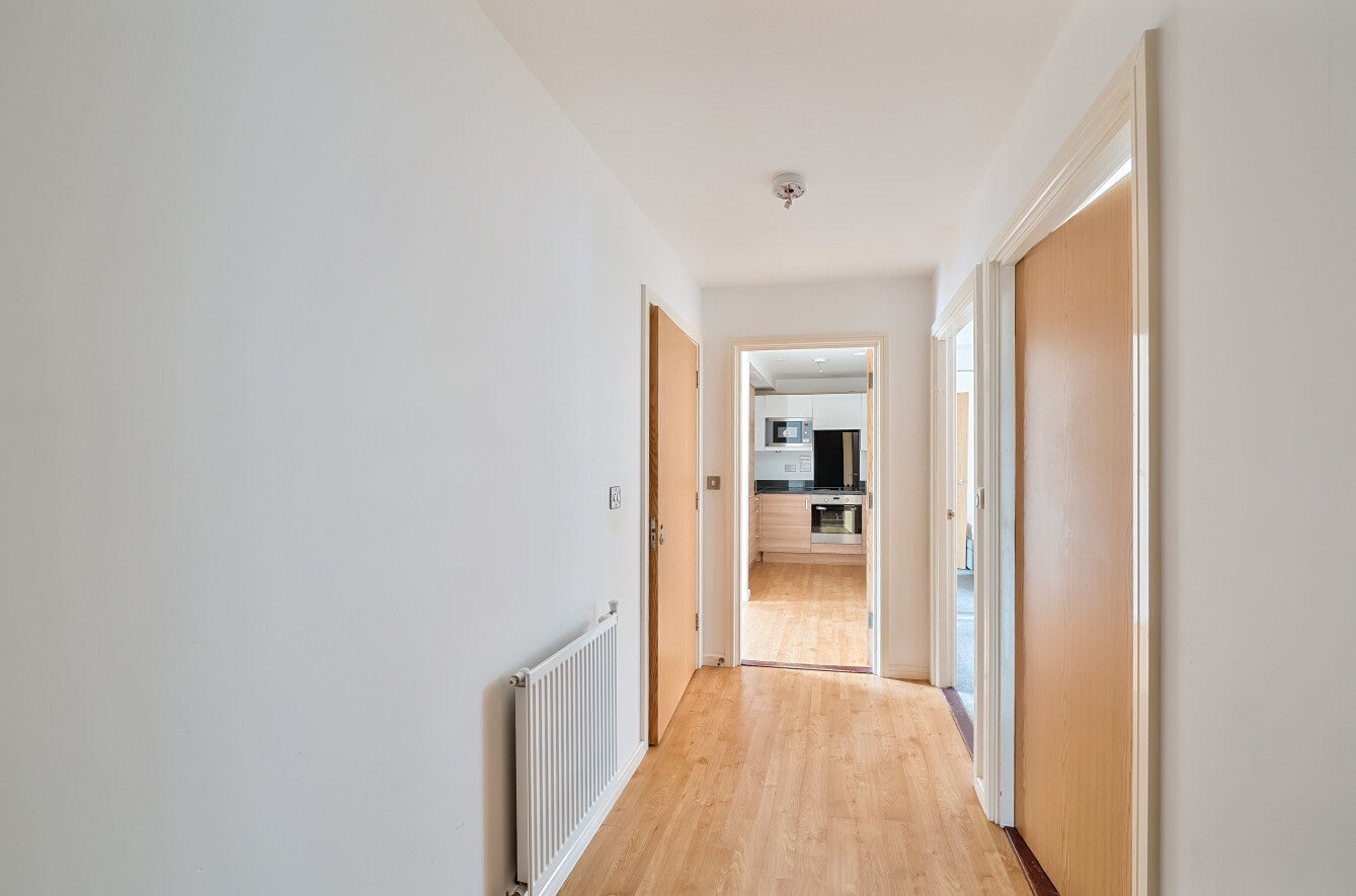 Flat Heybourne Crescent in Greater London