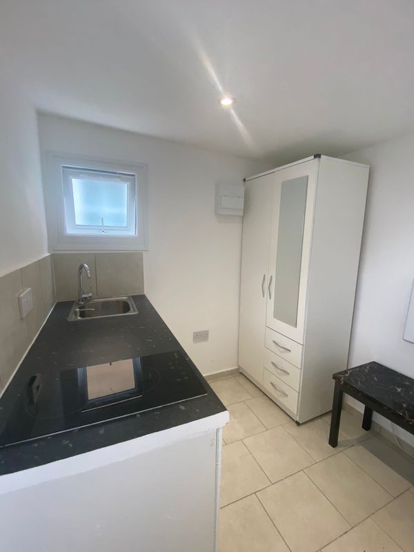 Room Windermere Road in Greater London