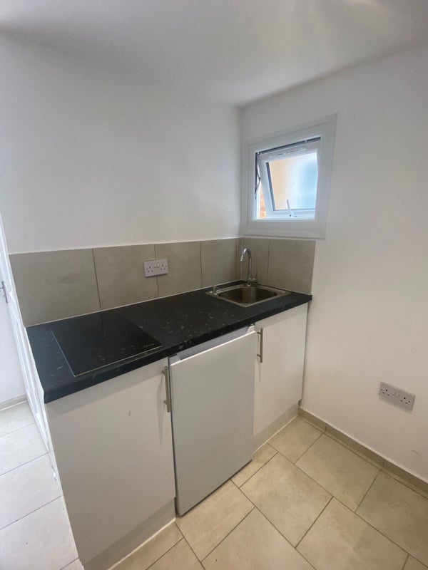 Room Windermere Road in Greater London