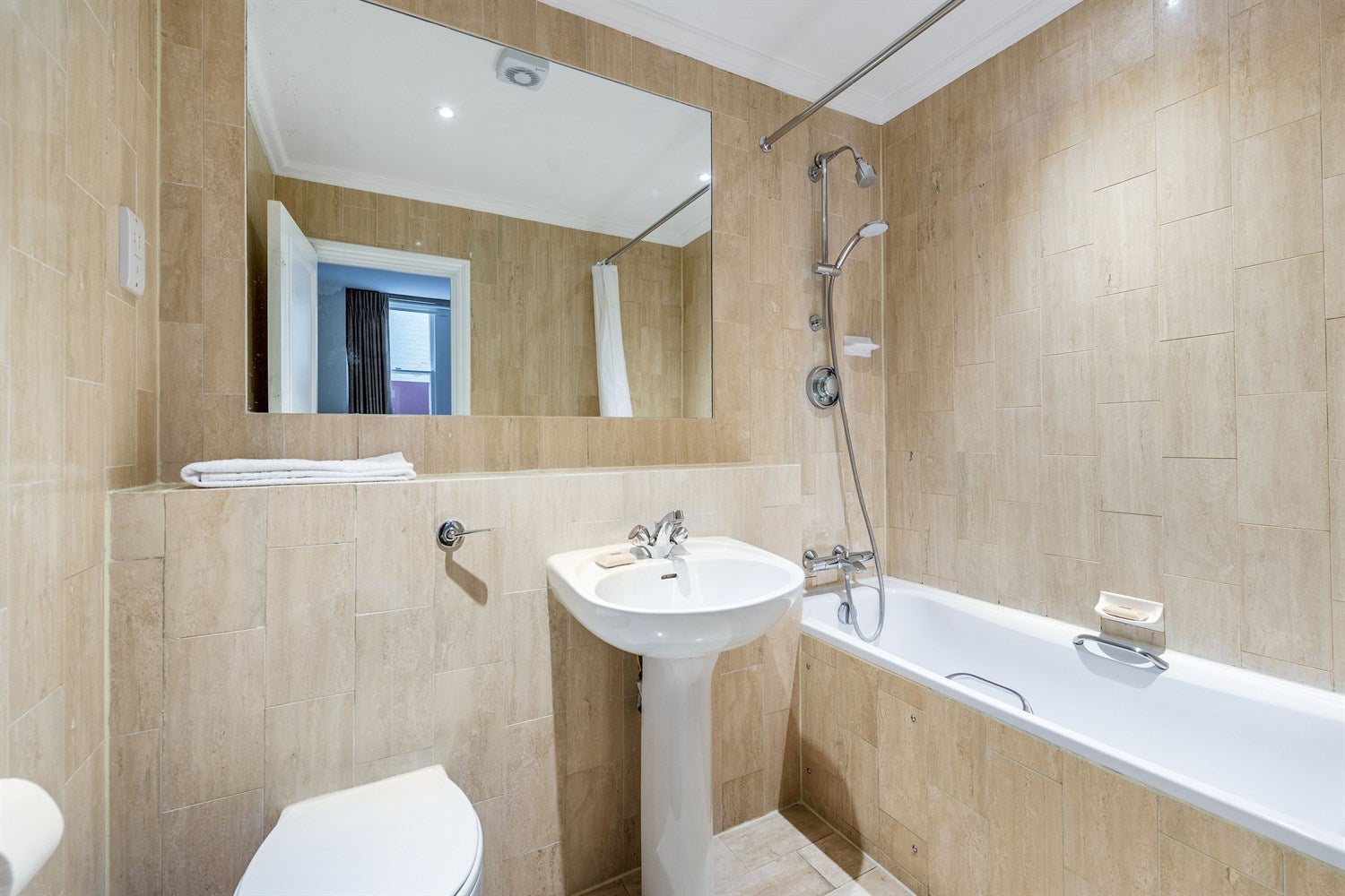 Flat Bramham Gardens in Greater London