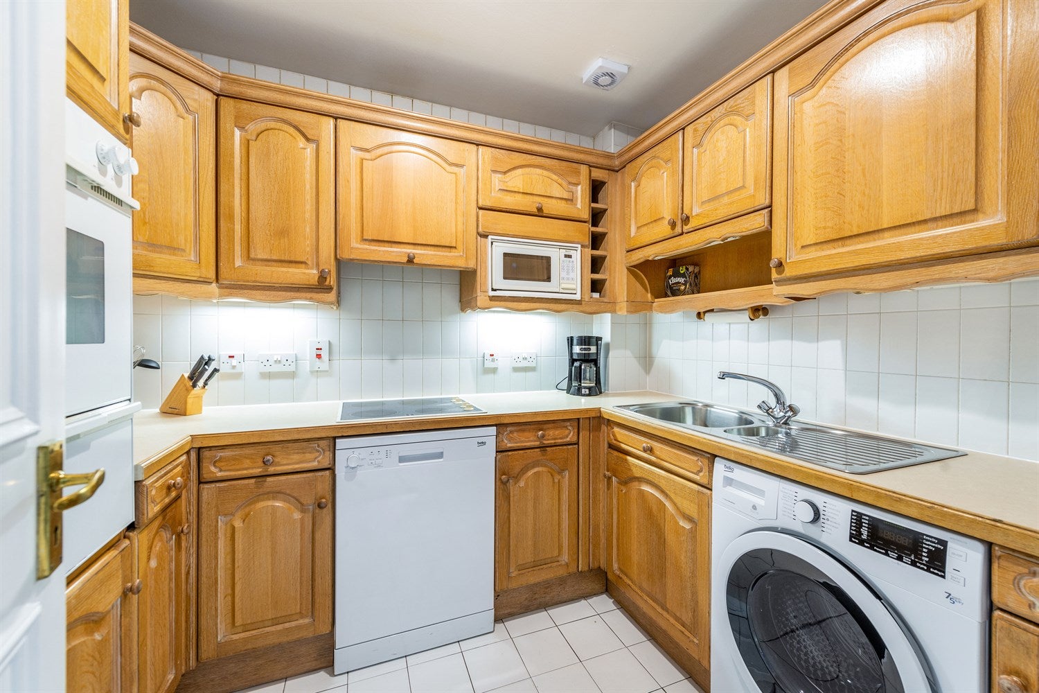 Flat Bramham Gardens in Greater London