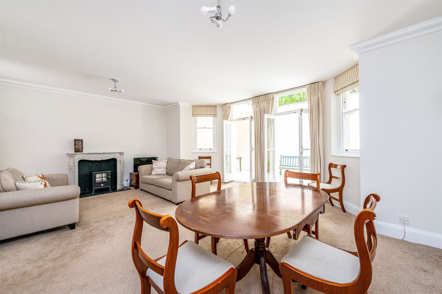 Flat Bramham Gardens in Greater London