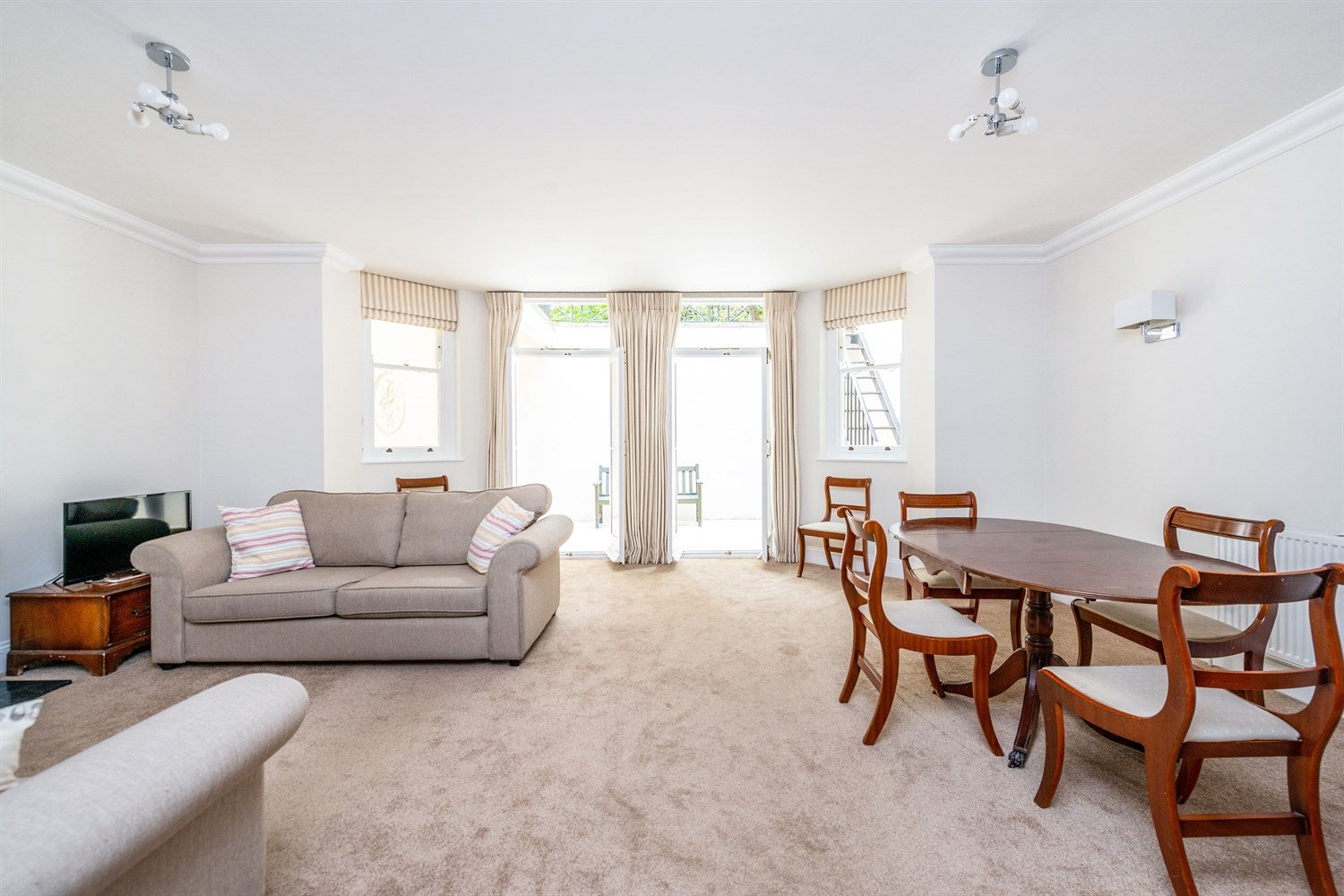 Flat Bramham Gardens in Greater London