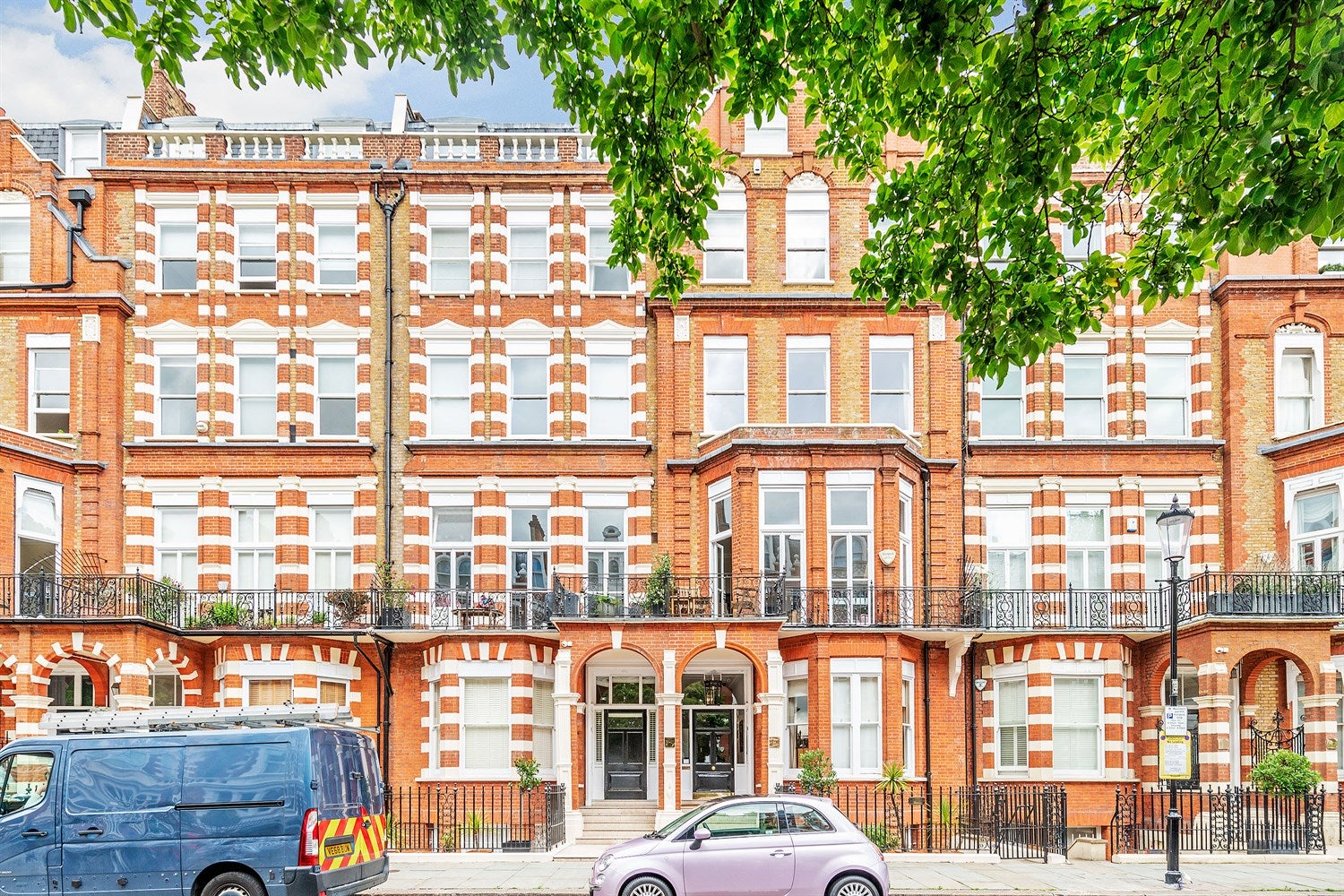 Flat Bramham Gardens in Greater London