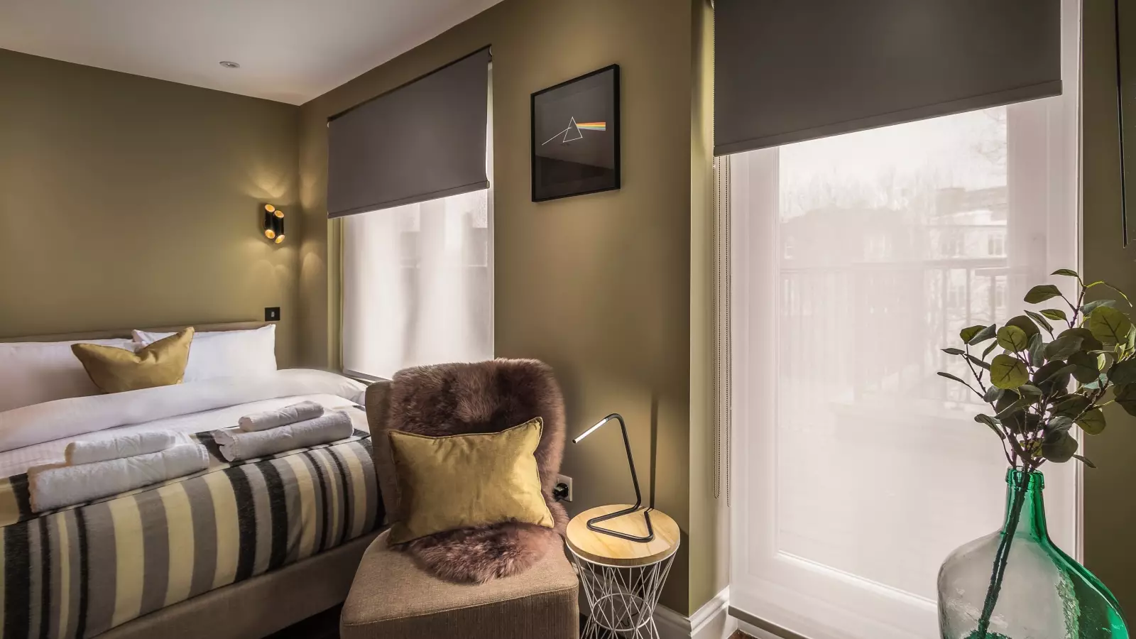 Flat Hogarth Road in Greater London