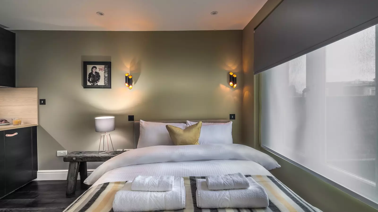 Flat Hogarth Road in Greater London
