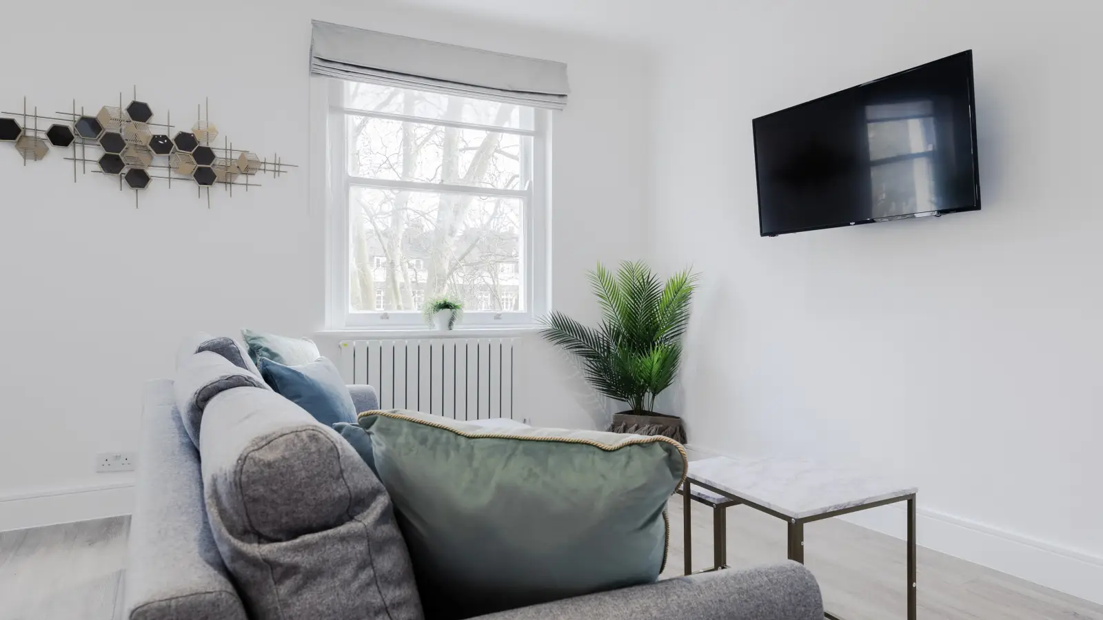 Flat Spring Street in City of Westminster