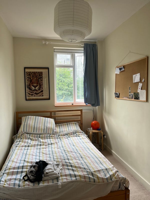 Room How's Street in Greater London