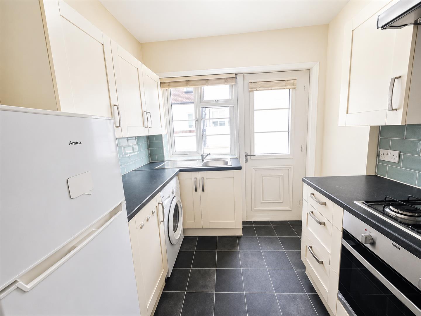 Flat Barrow Road in Greater London