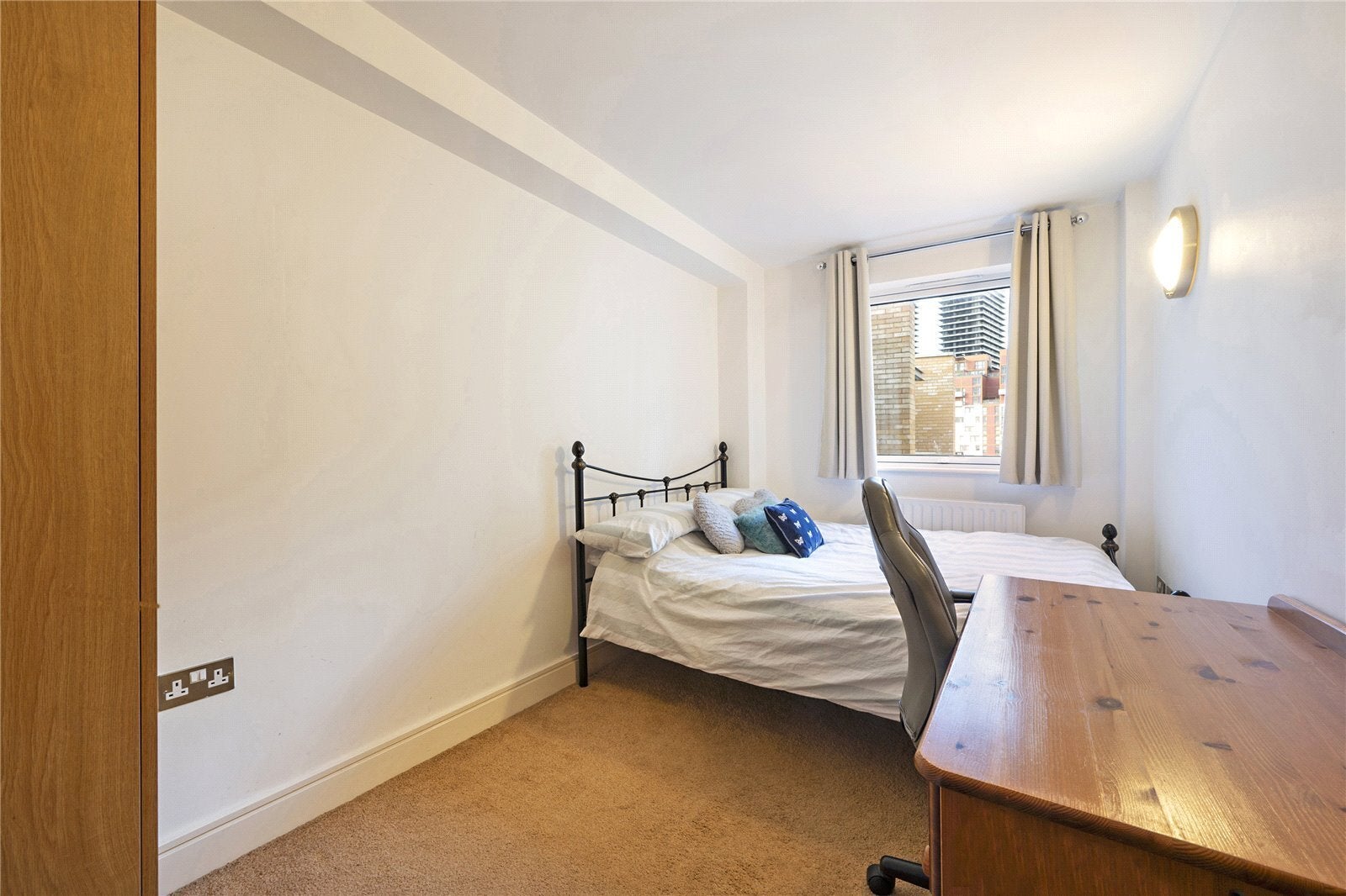 Flat Cassilis Road in Greater London
