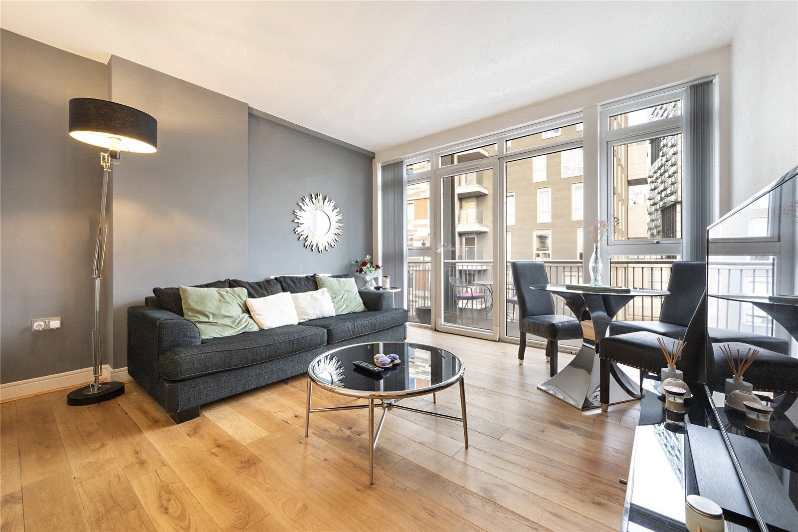 Flat Cassilis Road in Greater London