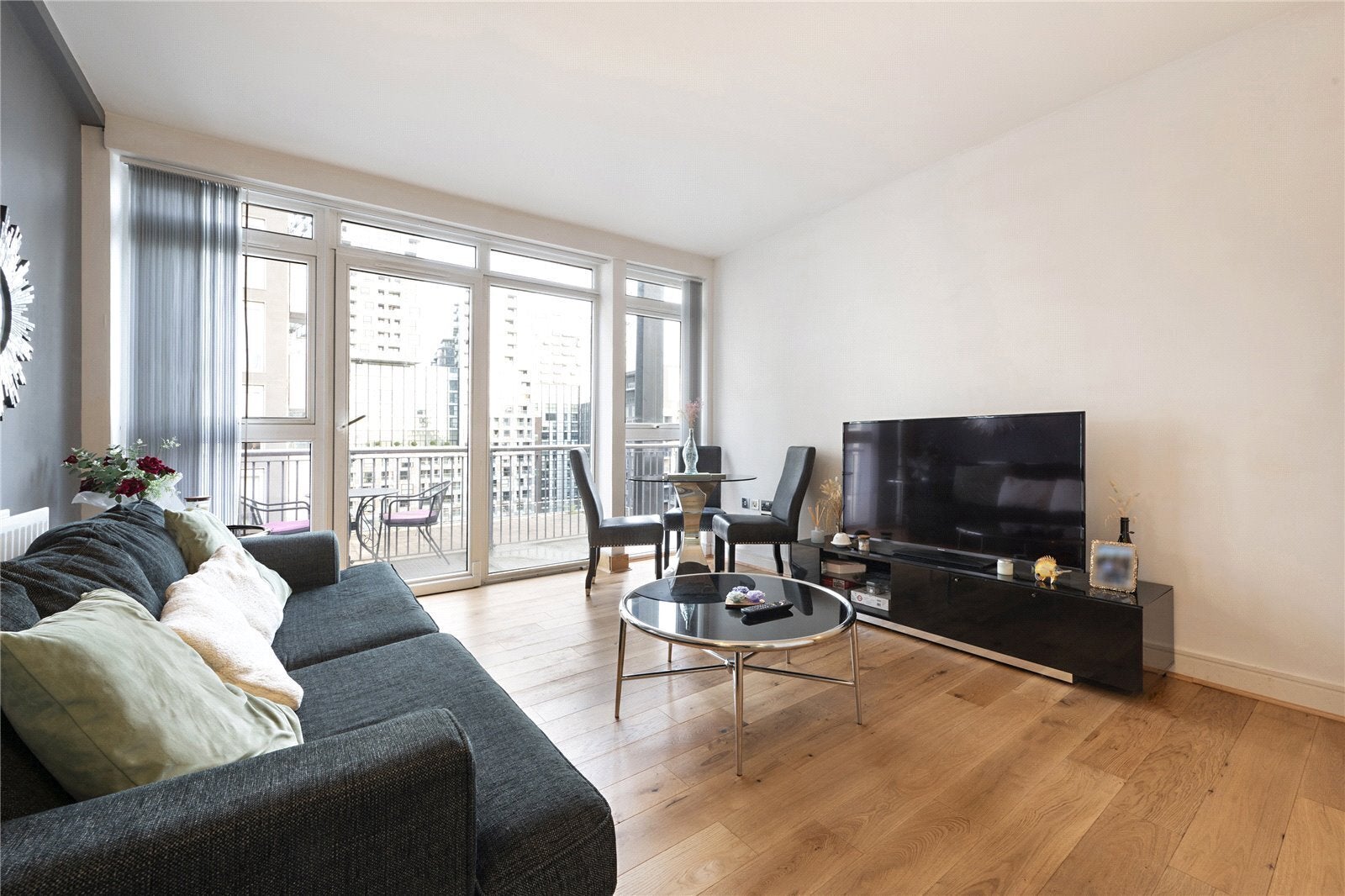 Flat Cassilis Road in Greater London