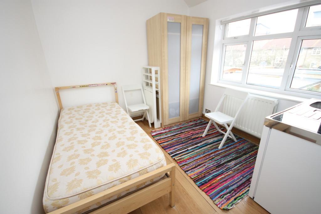 Flat Westway in Greater London