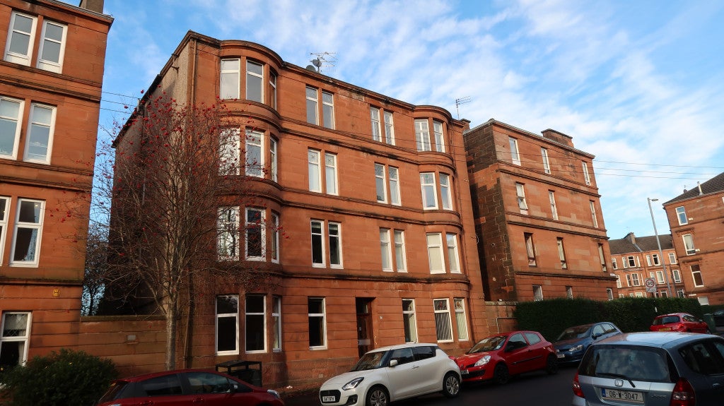 House Lochside Street in Glasgow