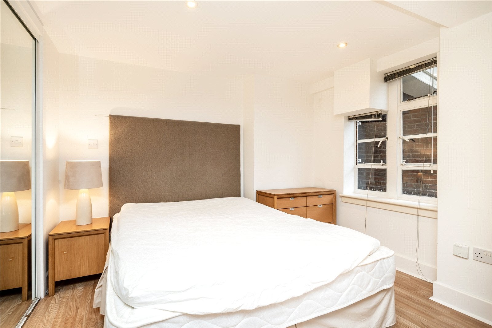 Flat Sloane Avenue in Greater London