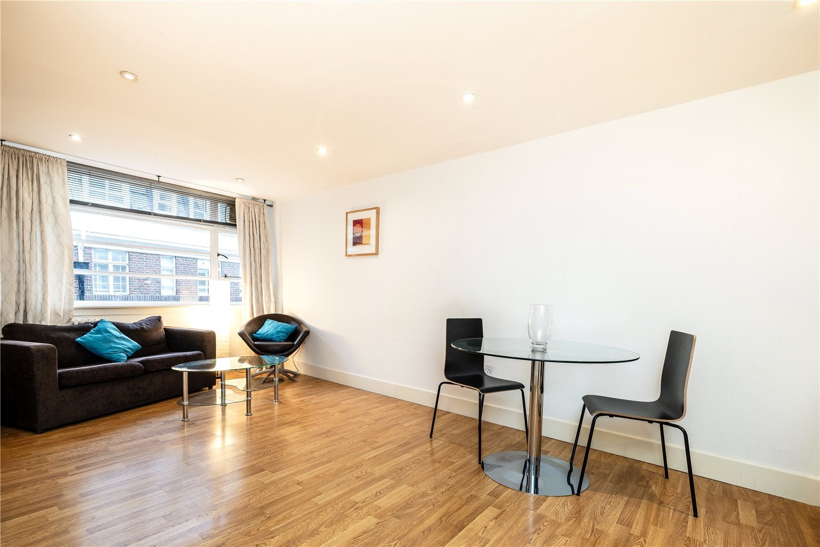 Flat Sloane Avenue in Greater London