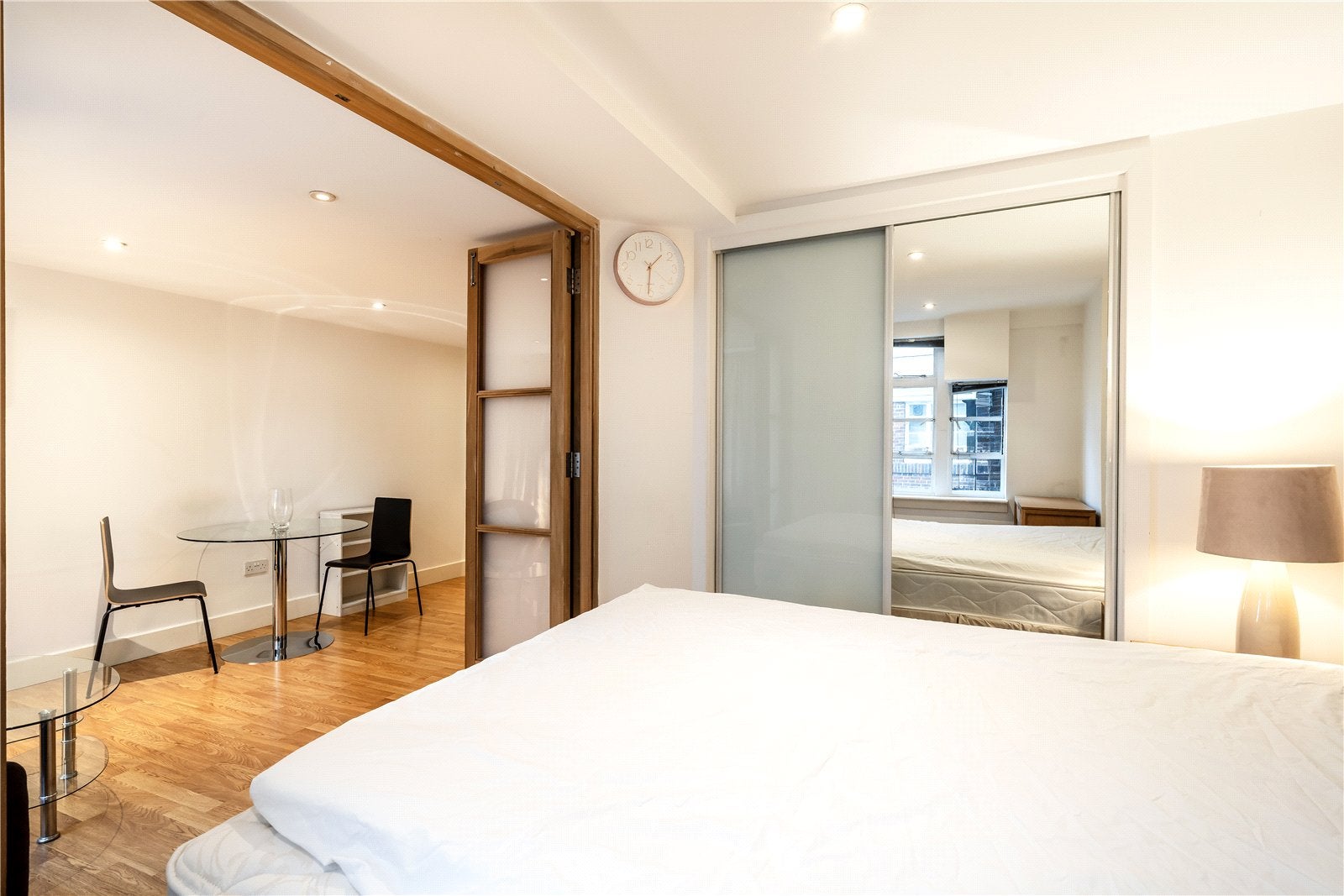 Flat Sloane Avenue in Greater London