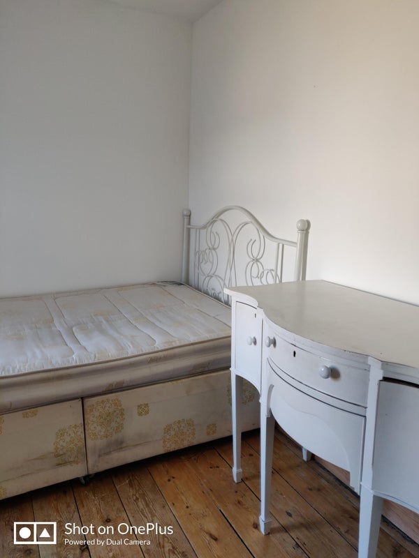 Room Manbey Grove in Greater London