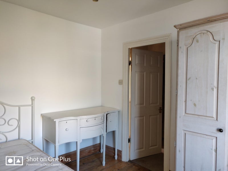 Room Manbey Grove in Greater London