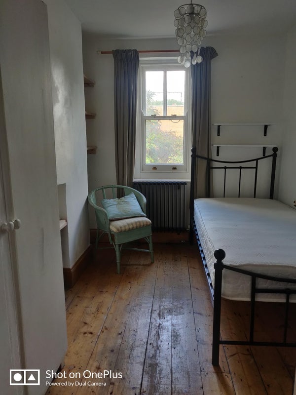 Room Manbey Grove in Greater London