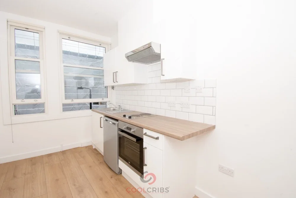 Flat Warwick Road in Greater London