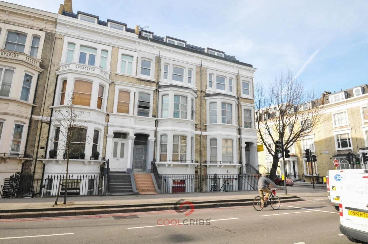Flat Warwick Road in Greater London