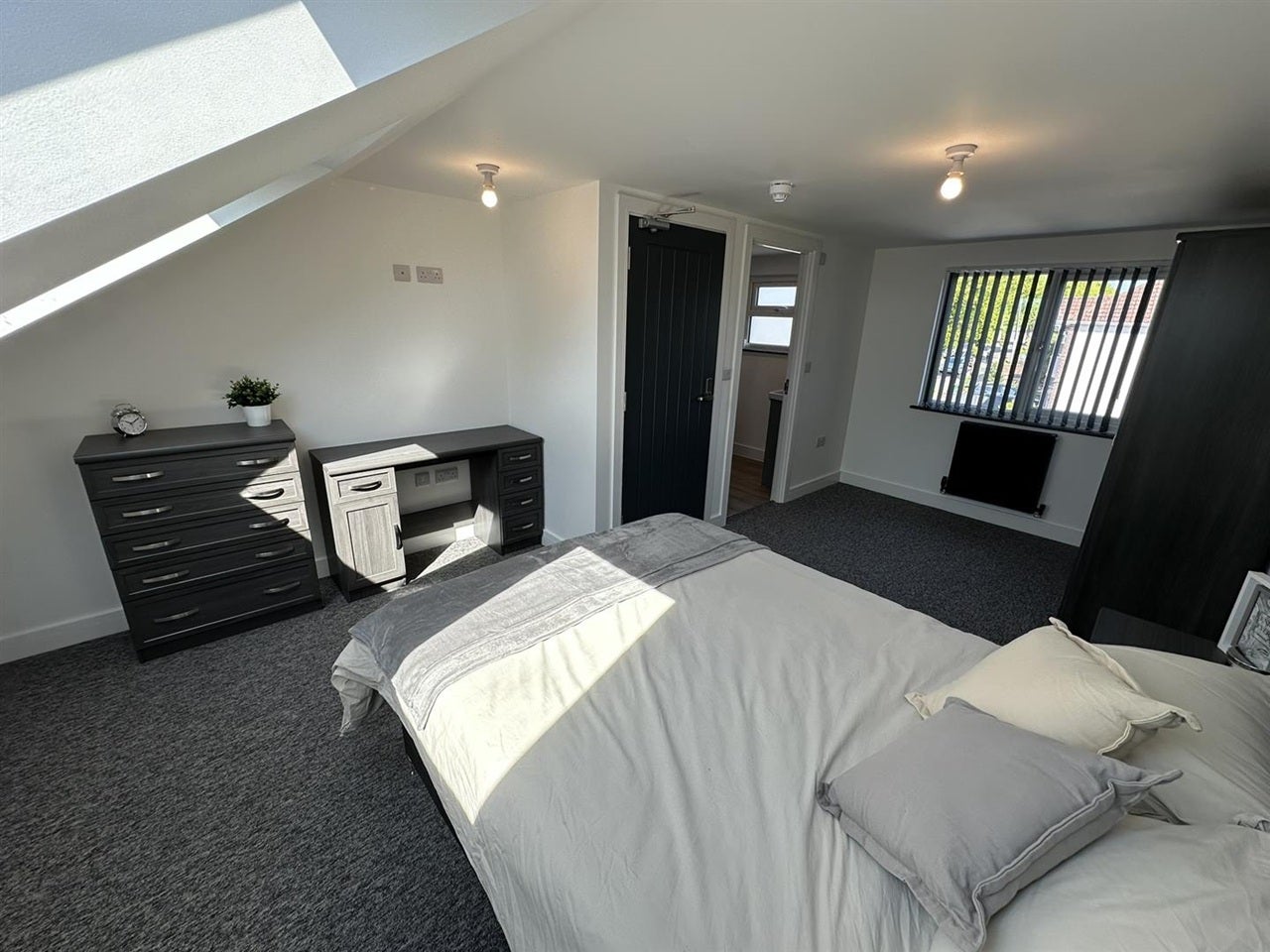 Room Charlton Road in Bristol