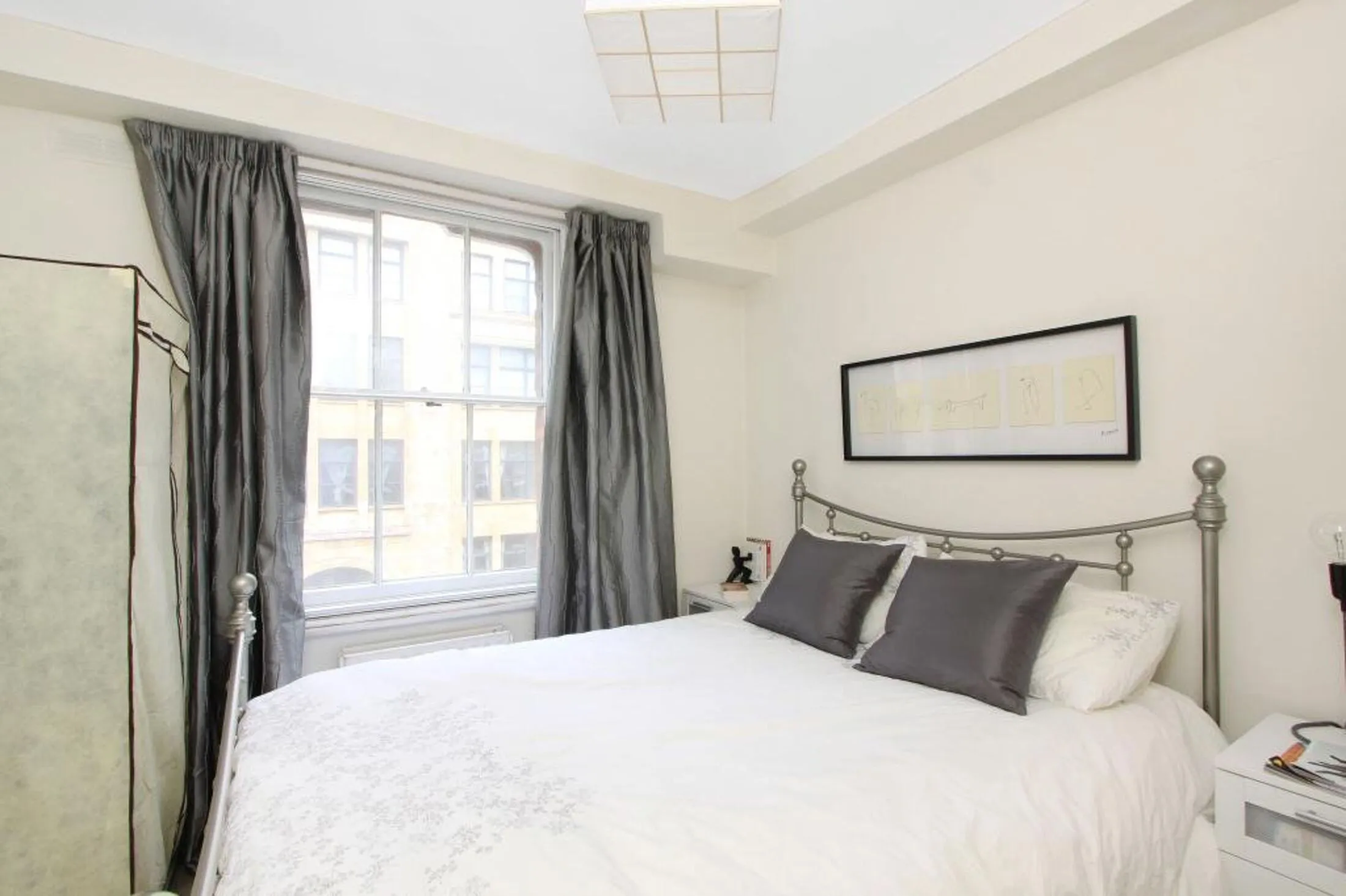 Flat Folgate Street in Greater London