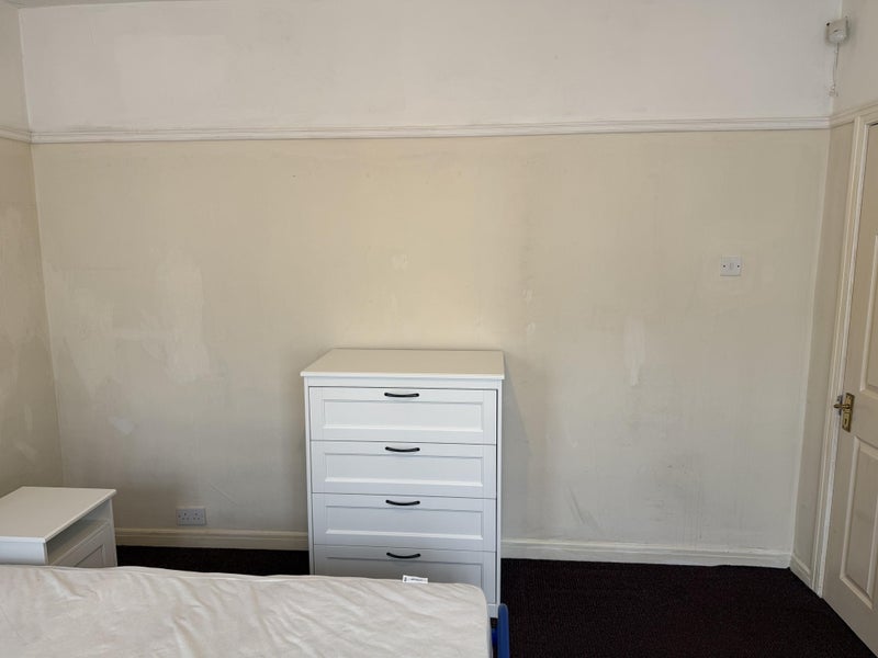 Room Saint Andrews Road in Greater London