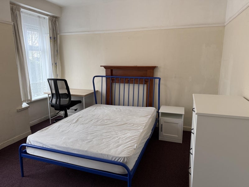 Room Saint Andrews Road in Greater London