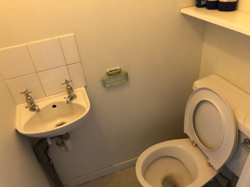 Room Saint Andrews Road in Greater London