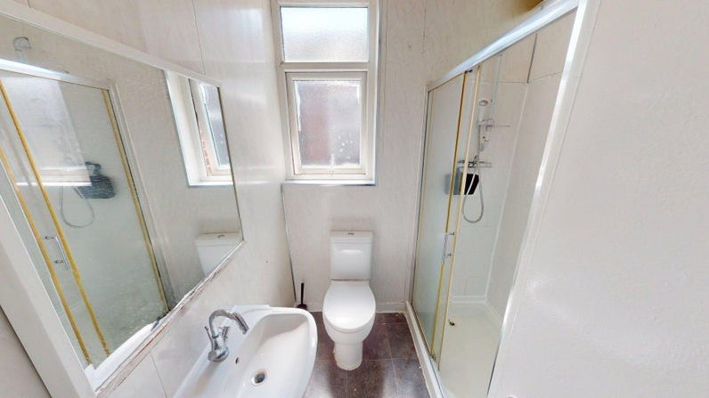 Room Kensington Avenue in Manchester