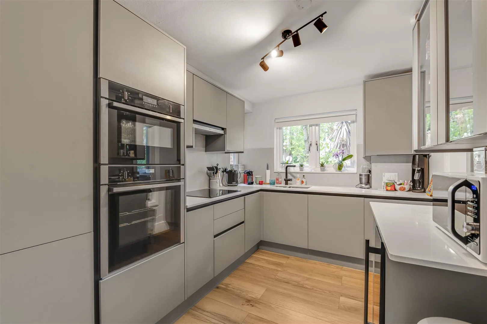 Flat Sheen Gate Gardens in Greater London