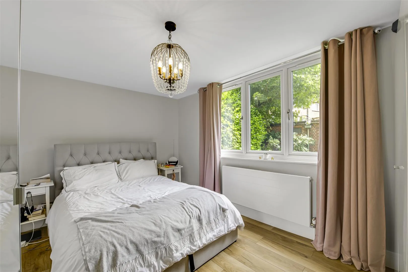Flat Sheen Gate Gardens in Greater London