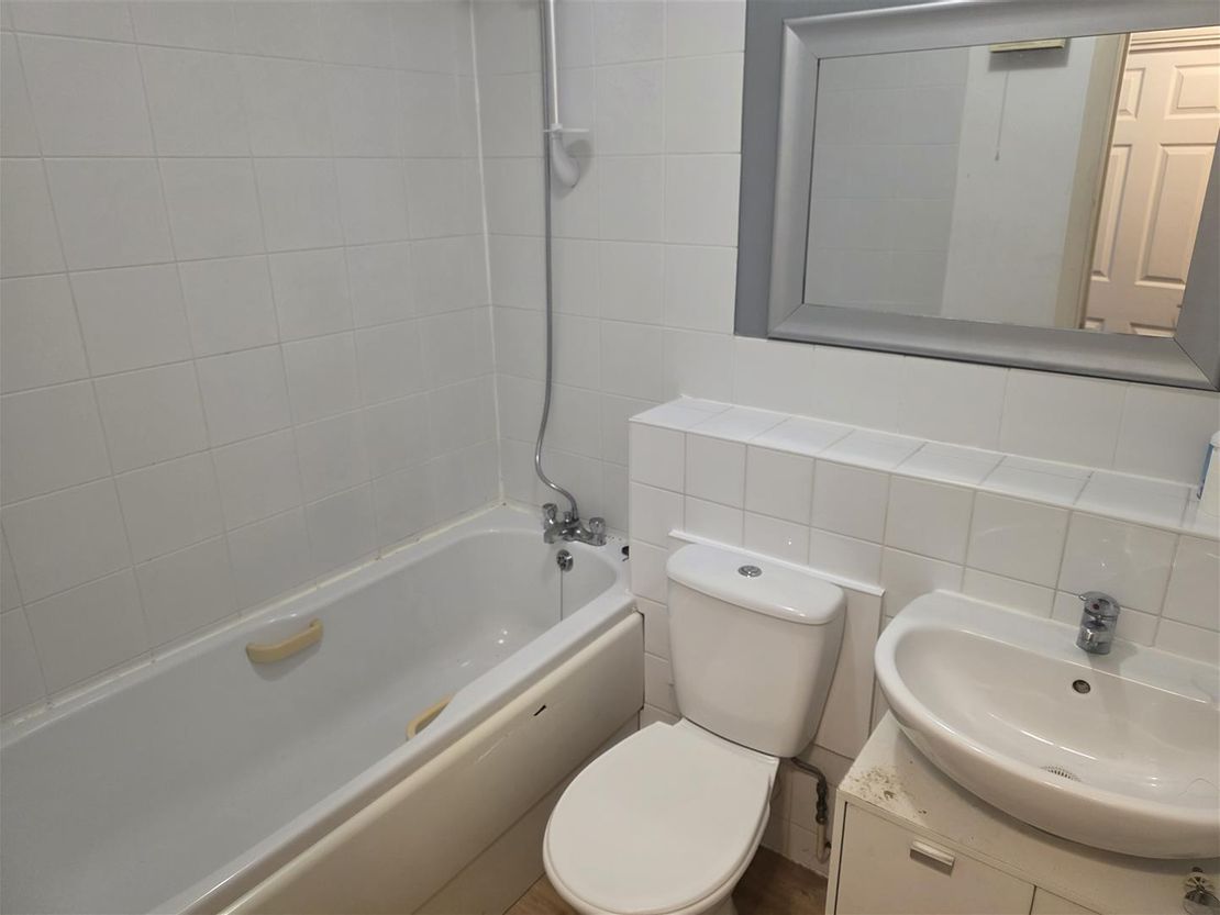 Flat Astley in Grays