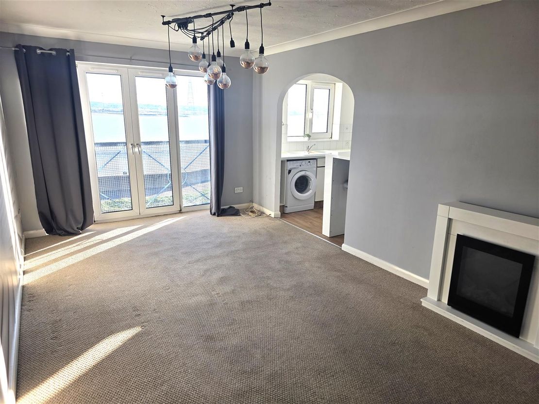 Flat Astley in Grays