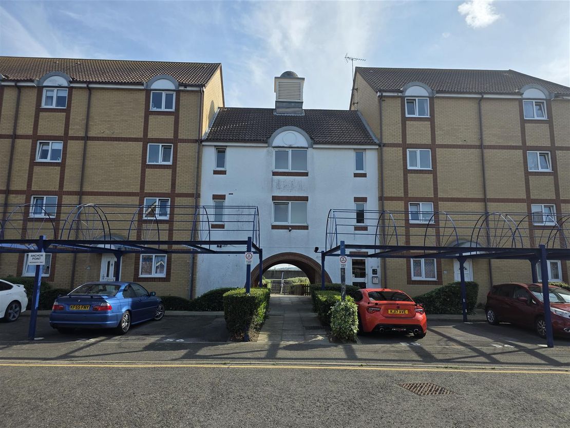 Flat Astley in Grays