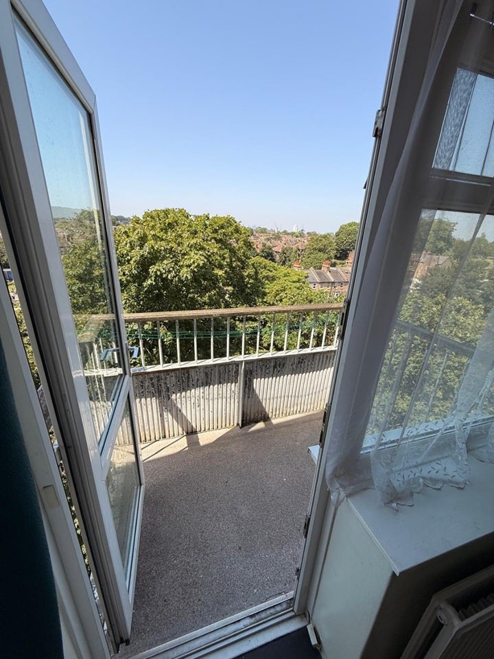 Flat Gilbourne Road in Greater London