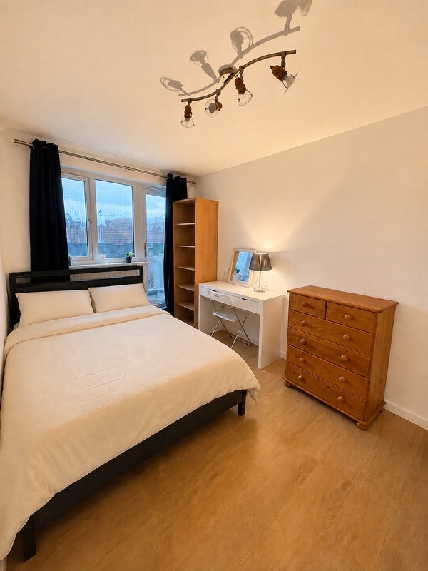 Room Brook Walk in Greater London