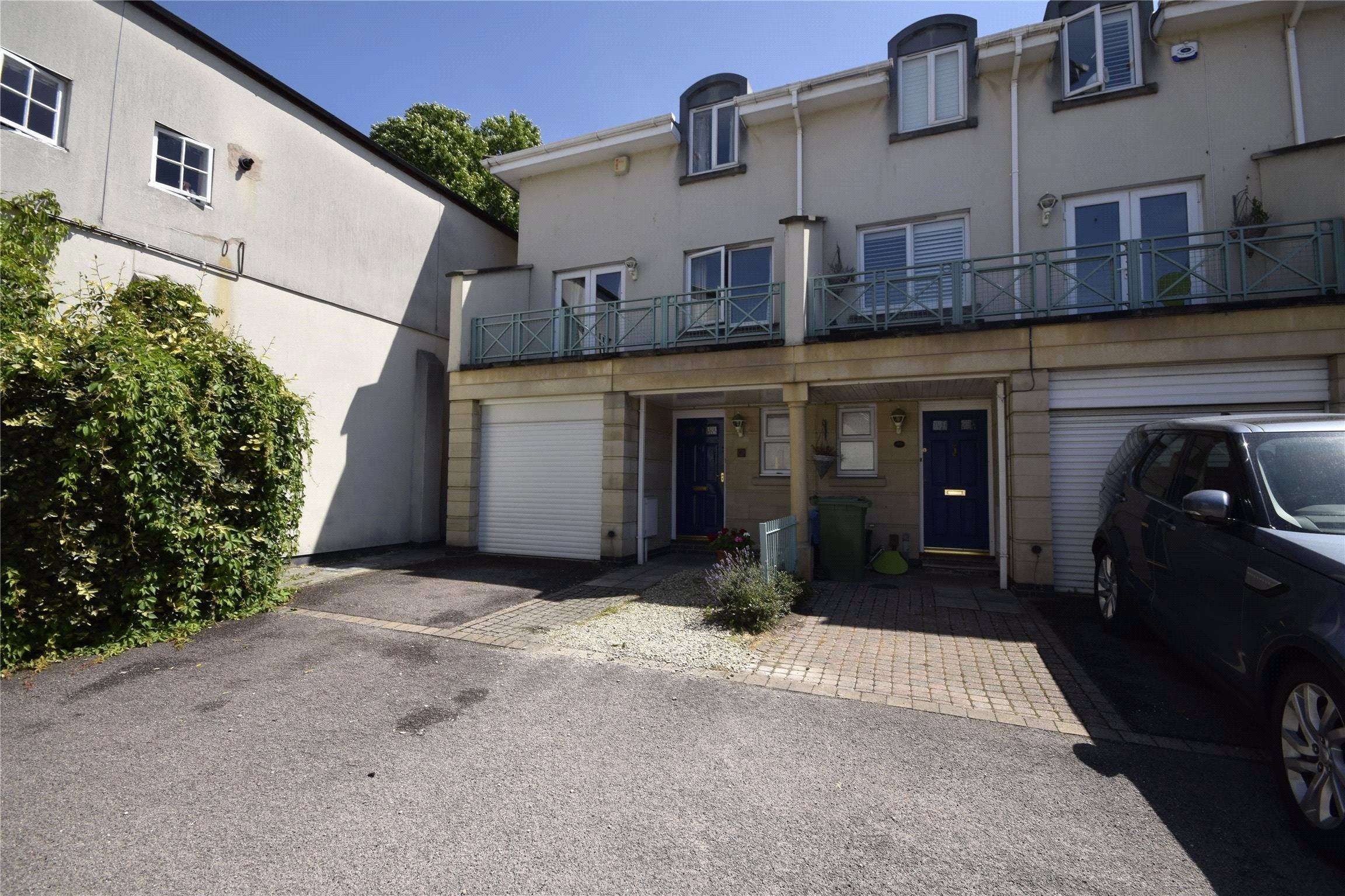 House Sheldons Court in Cheltenham