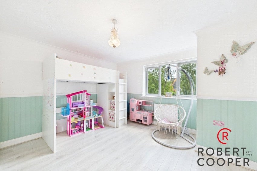 House Owen Close in Greater London