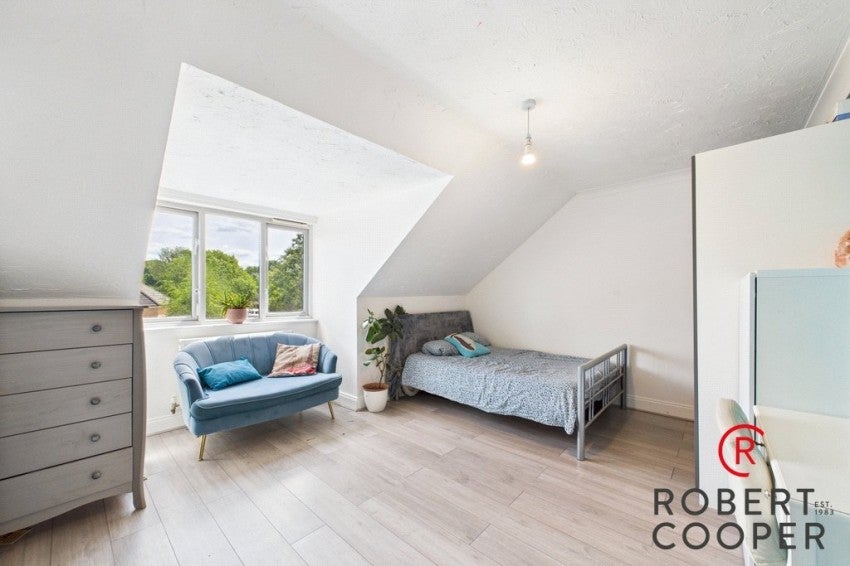 House Owen Close in Greater London